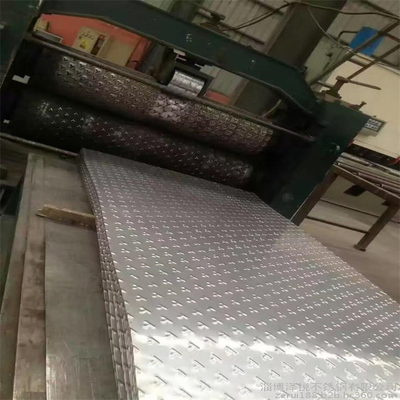 304 hojas grabadas en relieve de acero inoxidables laminadas en caliente 1500 * 6000m m 10m m antideslizante