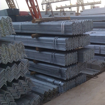 Secciones estructurales de acero al carbono laminado en caliente de 40x5 mm ASTM A36 Barras de ángulo de acero suave de grado personalizado