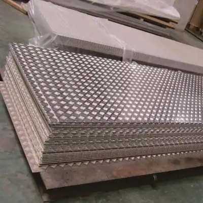304 Hojas de acero inoxidable en relieve Placas 1350 * 6000mm Tamaño 0.55mm 0.65mm espesor laminado en frío Placas higiénicas antideslizantes JIS