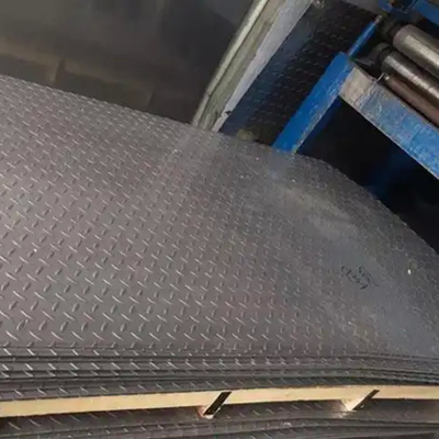 304 Hojas de acero inoxidable en relieve Placas 1350 * 6000mm Tamaño 0.55mm 0.65mm espesor laminado en frío Placas higiénicas antideslizantes JIS