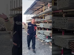 Echa un vistazo a las tuberías de acero galvanizado en los estantes