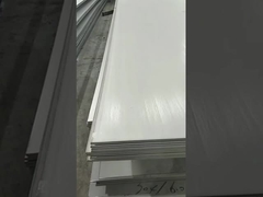 Placa de acero inoxidable 304 bajo iluminación